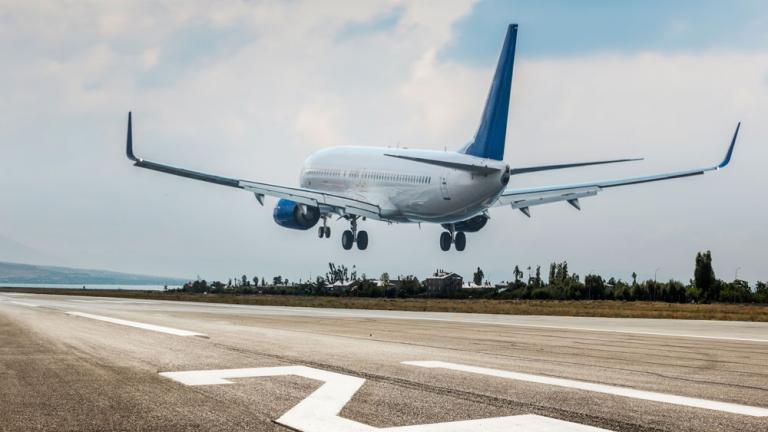 A proposed hybrid-electric plane could “eliminate aviation’s air pollution problem,” say MIT engineers.