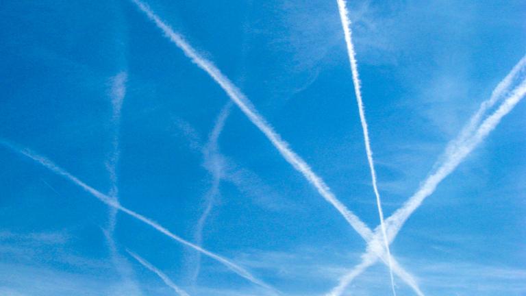 An MIT team has generated new maps of jet contrails over the United States before and during the Covid-19 pandemic, which show a steep reduction in the area covered by contrails in 2020.