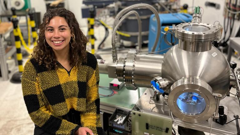 In the laboratory, Zoe Fisher uses a vacuum chamber to irradiate high-temperature superconductors with protons. It is attached to the particle accelerator — DANTE.