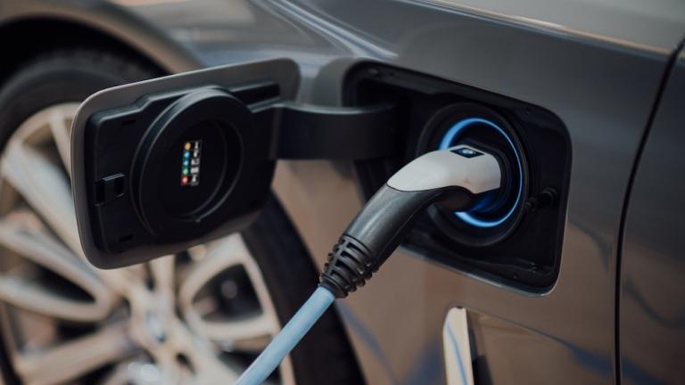 The time of day when an electric vehicle (EV) is charged can have a large impact on reducing its emissions. In California, home to half of the EVs in the United States, charging at midday reduces EV emissions by more than 40 percent when compared to charging at night.