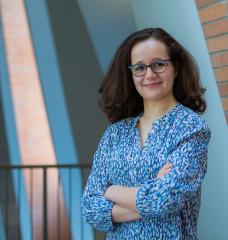 At MIT, Isabel Naranjo De Candido is working on improving access to nuclear energy by scaling down reactor size and, in the case of micro-reactors, making them mobile enough to travel to places where they’re needed. 