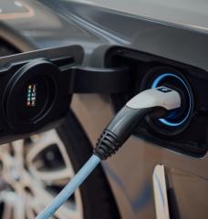 The time of day when an electric vehicle (EV) is charged can have a large impact on reducing its emissions. In California, home to half of the EVs in the United States, charging at midday reduces EV emissions by more than 40 percent when compared to charging at night.