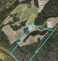 Screenshot from the Bladen County Tax Assessor website shows two parcels of land: One 261 acre parcel was purchased by Kinlaw Farms LLC in 1998, the other 34 acre plot (outlined in blue) was purchased by Billy Kinlaw in 1994.
